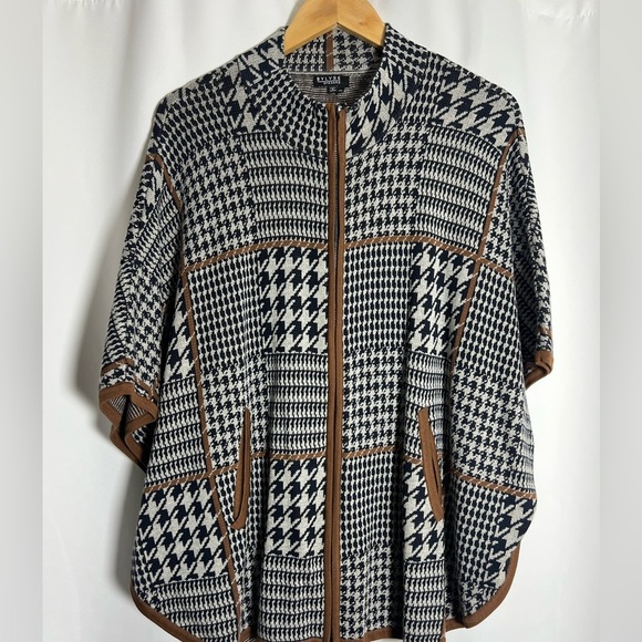 Stylish Black and White Houndstooth Women's Top - Picture 2 of 4